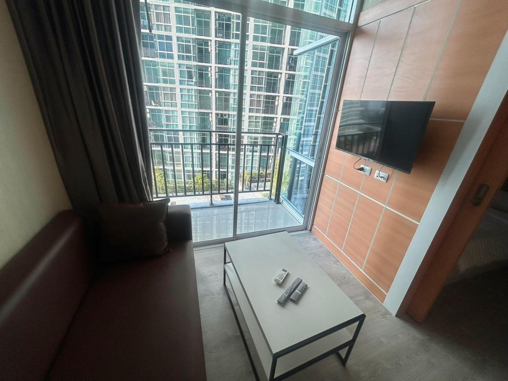 Apartment The Grand Jomtien: Seaside Serenity With Sunset Views