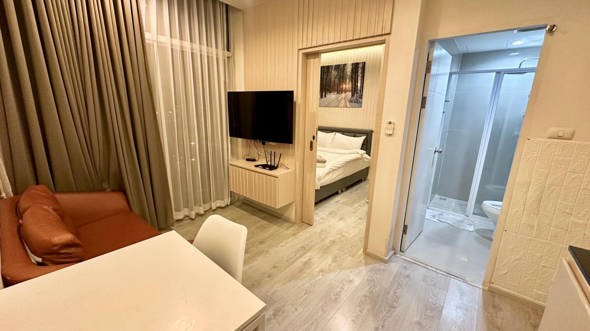 Apartment The Grand Jomtien: Seaside Serenity With Sunset Views *
