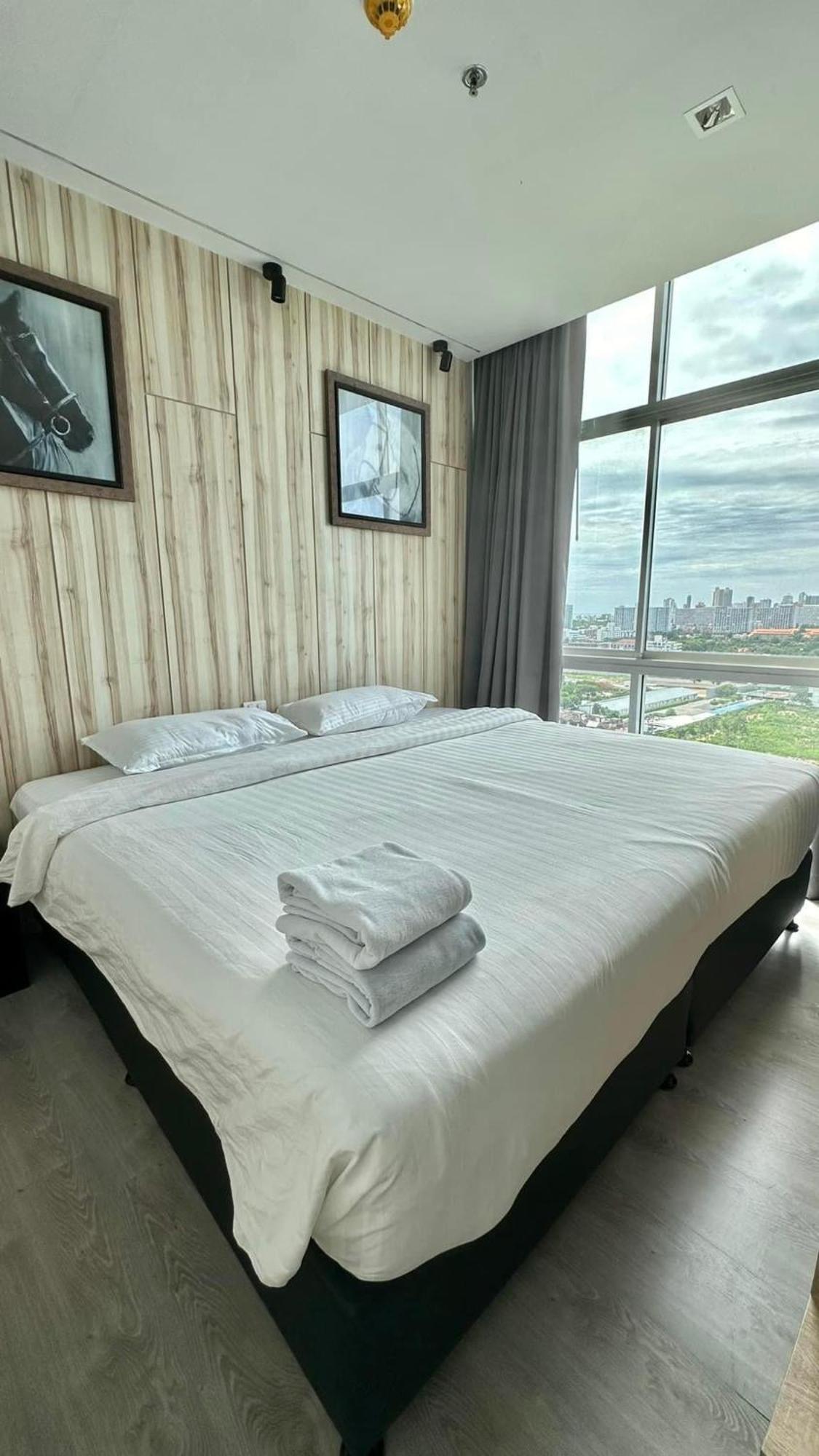 The Grand Jomtien: Seaside Serenity With Sunset Views Apartment