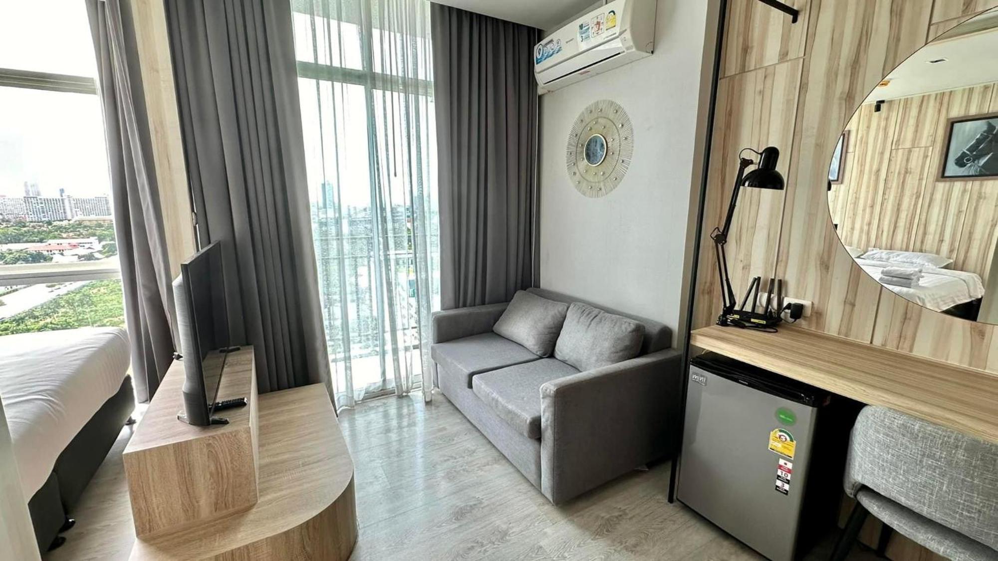 The Grand Jomtien: Seaside Serenity With Sunset Views Jomtien Beach